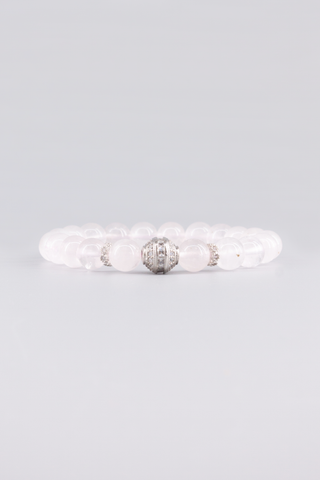 Transparentes Rosenquarz Armband 8 mm – Seitenansicht des handgefertigten Schmuckstücks, Auspice Kollektion von Gembonbon