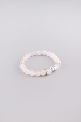 Handgefertigtes transparentes Rosenquarz Armband 8 mm – Geschenk für Liebe & Harmonie, Kitty Kollektion von Gembonbon (Vorderansicht)