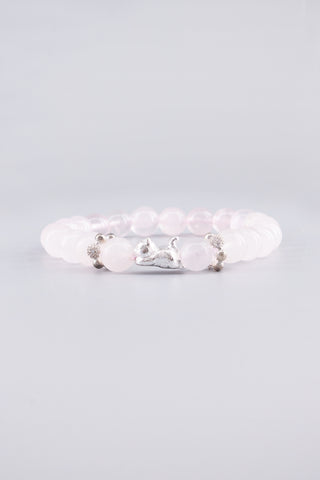 Transparentes Rosenquarz Armband 8 mm – Seitenansicht des handgefertigten Schmuckstücks, Kitty Kollektion von Gembonbon