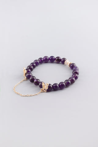 Handgefertigtes Amethyst Armband 8 mm – Geschenk für Ruhe & spirituelle Klarheit, Linkwing Kollektion von Gembonbon (Vorderansicht)