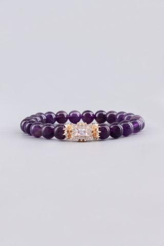 Amethyst Armband 8 mm – Seitenansicht des handgefertigten Schmuckstücks, Corolla Kollektion von Gembonbon