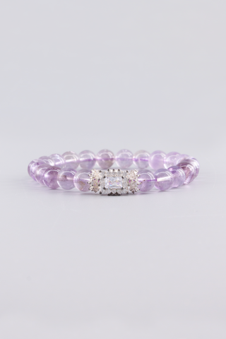 Transparentes Amethyst Armband 8 mm – Seitenansicht des handgefertigten Schmuckstücks, Corolla Kollektion von Gembonbon