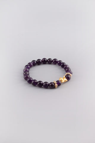 Handgefertigtes Amethyst Armband 8 mm – Geschenk für Ruhe & spirituelle Klarheit, Kitty Kollektion von Gembonbon (Vorderansicht)