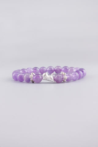Transparentes Amethyst Armband 8 mm – Seitenansicht des handgefertigten Schmuckstücks, Kitty Kollektion von Gembonbon