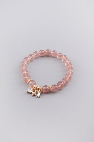 Handgefertigtes Erdbeerquarz Armband 8 mm – Geschenk für Zärtlichkeit & Selbstliebe, Starry Kollektion von Gembonbon (Vorderansicht)