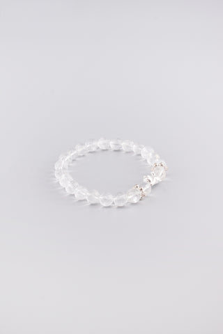 Handgefertigtes transparentes Bergkristall Armband 8 mm – Geschenk für Klarheit & Energie, Kitty Kollektion von Gembonbon (Vorderansicht)