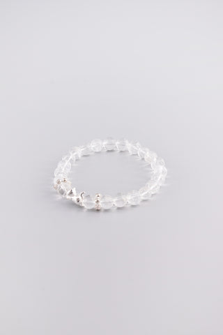 Handgefertigtes transparentes Bergkristall Armband 8 mm – Geschenk für Klarheit & Energie, Kitty Kollektion von Gembonbon (Vorderansicht)