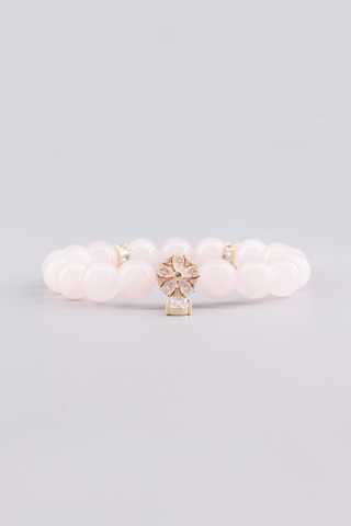 Rosenquarz Armband 10 mm – Seitenansicht des handgefertigten Schmuckstücks, Floret Kollektion von Gembonbon