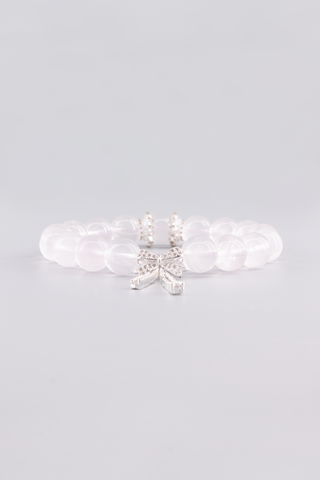 Transparentes Rosenquarz Armband 10 mm – Seitenansicht des handgefertigten Schmuckstücks, Crownette Kollektion von Gembonbon