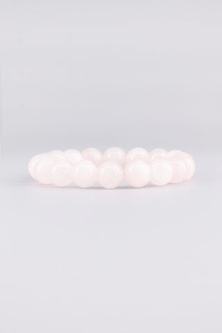 Rosenquarz Armband 10 mm – Seitenansicht des handgefertigten Schmuckstücks, Origin Kollektion von Gembonbon