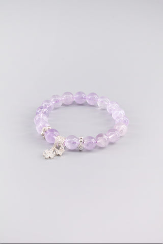Handgefertigtes transparentes Amethyst Armband 10 mm – Geschenk für Ruhe & spirituelle Klarheit, Starlight Kollektion von Gembonbon (Vorderansicht)