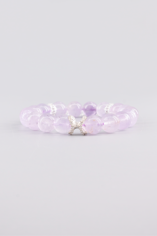 Transparentes Amethyst Armband 10 mm – Seitenansicht des handgefertigten Schmuckstücks, Whirl Kollektion von Gembonbon