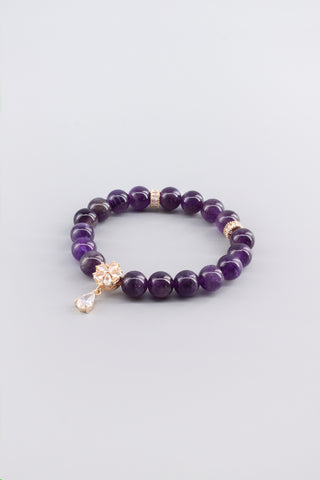 Handgefertigtes Amethyst Armband 10 mm – Geschenk für Ruhe & spirituelle Klarheit, Floret Kollektion von Gembonbon (Vorderansicht)