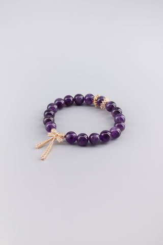 Handgefertigtes Amethyst Armband 10 mm – Geschenk für Ruhe & spirituelle Klarheit, Crownette Kollektion von Gembonbon (Vorderansicht)