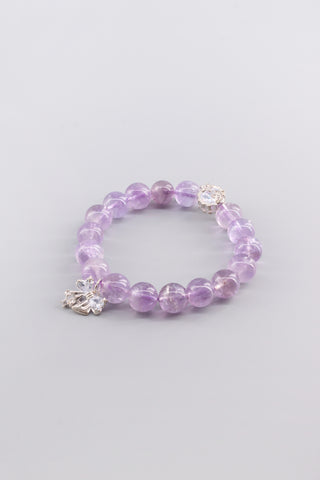 Handgefertigtes transparentes Amethyst Armband 10 mm – Geschenk für Ruhe & spirituelle Klarheit, Garden Kollektion von Gembonbon (Vorderansicht)