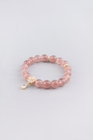 Handgefertigtes Erdbeerquarz Armband 10 mm – Geschenk für Zärtlichkeit & Selbstliebe, Floret Kollektion von Gembonbon (Vorderansicht)