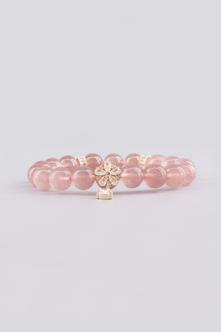 Erdbeerquarz Armband 10 mm handgefertigt – Seitenansicht, Floret Kollektion von Gembonbon