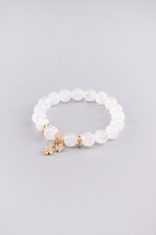 Handgefertigtes Weißquarz Armband 10 mm – Geschenk für Balance & Gelassenheit, Starlight Kollektion von Gembonbon (Vorderansicht)