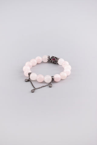 Handgefertigtes Rosenquarz Armband 12 mm – Geschenk für Liebe & Harmonie, Ruby Kollektion von Gembonbon (Vorderansicht)
