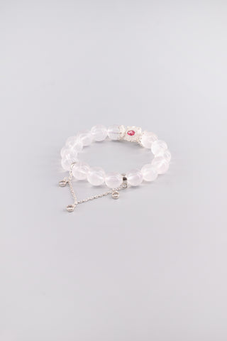 Handgefertigtes transparentes Rosenquarz Armband 12 mm – Geschenk für Liebe & Harmonie, Ruby Kollektion von Gembonbon (Vorderansicht)
