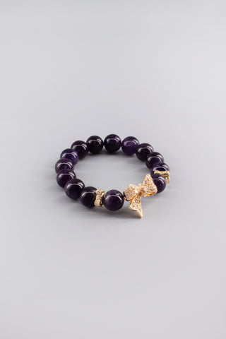 Handgefertigtes Amethyst Armband 12 mm – Geschenk für Ruhe & spirituelle Klarheit, Bowknot Kollektion von Gembonbon (Vorderansicht)