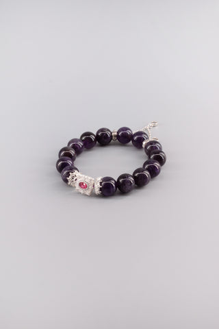 Handgefertigtes Amethyst Armband 12 mm – Geschenk für Ruhe & spirituelle Klarheit, Ruby Kollektion von Gembonbon (Vorderansicht)