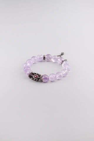 Handgefertigtes transparentes Amethyst Armband 12 mm – Geschenk für Ruhe & spirituelle Klarheit, Ruby Kollektion von Gembonbon (Vorderansicht)