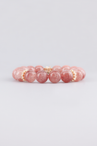 Erdbeerquarz Armband 12 mm handgefertigt – Seitenansicht, Gift Kollektion von Gembonbon