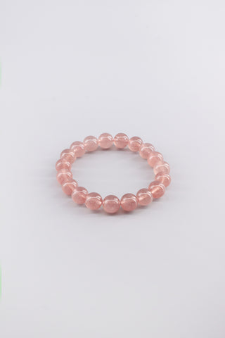 Handgefertigtes Erdbeerquarz Armband 12 mm – Geschenk für Zärtlichkeit & Selbstliebe, Origin Kollektion von Gembonbon (Vorderansicht)