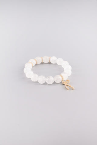 Handgefertigtes Weißquarz Armband 12mm – Geschenk für Balance & Gelassenheit, Ribbon Kollektion von Gembonbon (Vorderansicht)