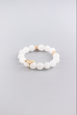 Handgefertigtes Weißquarz Armband 12 mm – Geschenk für Balance & Gelassenheit, Clove Kollektion von Gembonbon (Vorderansicht)