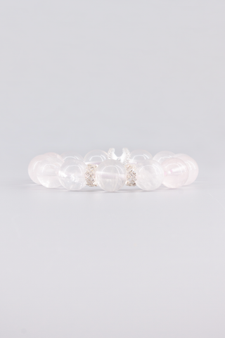 Transparentes Rosenquarz Armband 14 mm – Seitenansicht des handgefertigten Schmuckstücks, Peplum Kollektion von Gembonbon