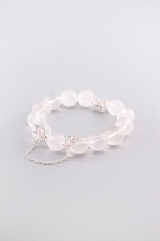 Handgefertigtes transparentes Rosenquarz Armband 14 mm – Geschenk für Liebe & Harmonie, Butterfly Kollektion von Gembonbon (Vorderansicht)