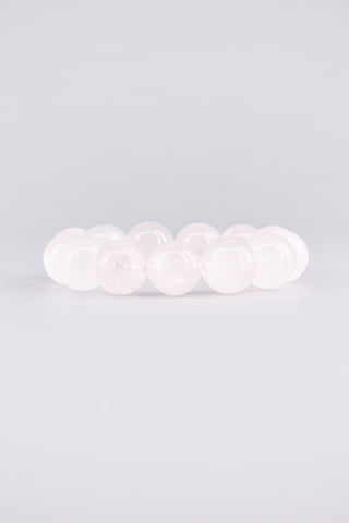 Rosenquarz Armband 14 mm – Seitenansicht des handgefertigten Schmuckstücks, Origin Kollektion von Gembonbon