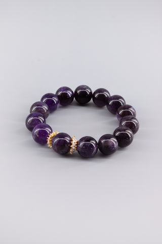 Handgefertigtes Amethyst Armband 14 mm – Geschenk für Ruhe & spirituelle Klarheit, Crown Kollektion von Gembonbon (Vorderansicht)
