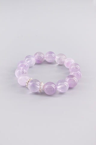 Handgefertigtes transparentes Amethyst Armband 14 mm – Geschenk für Ruhe & spirituelle Klarheit, Crown Kollektion von Gembonbon (Vorderansicht)