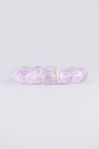 Transparentes Amethyst Armband 14 mm – Seitenansicht des handgefertigten Schmuckstücks, Crown Kollektion von Gembonbon