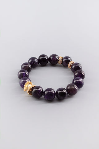 Handgefertigtes Amethyst Armband 14 mm – Geschenk für Ruhe & spirituelle Klarheit, Peplum Kollektion von Gembonbon (Vorderansicht)