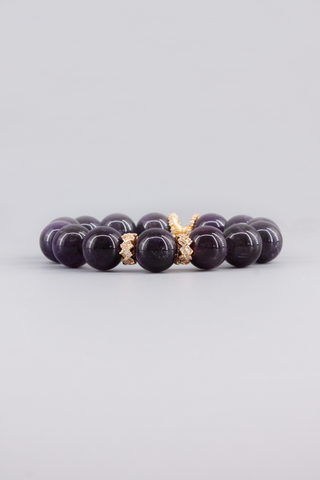 Amethyst Armband 14 mm – Seitenansicht des handgefertigten Schmuckstücks, Peplum Kollektion von Gembonbon