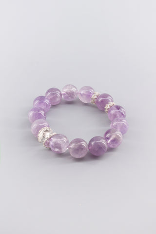 Handgefertigtes transparentes Amethyst Armband 14 mm – Geschenk für Ruhe & spirituelle Klarheit, Peplum Kollektion von Gembonbon (Vorderansicht)