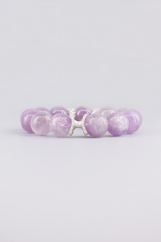 Transparentes Amethyst Armband 14 mm – Seitenansicht des handgefertigten Schmuckstücks, Peplum Kollektion von Gembonbon