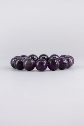 Amethyst Armband 14 mm – Seitenansicht des handgefertigten Schmuckstücks, Origin Kollektion von Gembonbon