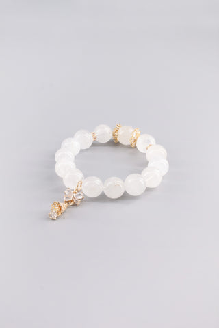 Handgefertigtes Weißquarz Armband 14 mm – Geschenk für Balance & Gelassenheit, Chime Kollektion von Gembonbon (Vorderansicht)