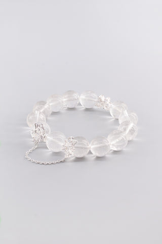 Handgefertigtes transparentes Bergkristall Armband 14 mm – Geschenk für Klarheit & Energie, Butterfly Kollektion von Gembonbon (Vorderansicht)