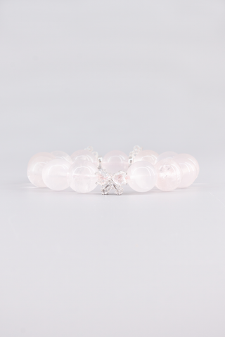 Transparentes Rosenquarz Armband 14 mm – Seitenansicht des handgefertigten Schmuckstücks, Butterfly Kollektion von Gembonbon