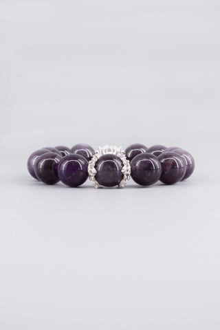 Amethyst Armband 14 mm – Seitenansicht des handgefertigten Schmuckstücks, Princess Kollektion von Gembonbon